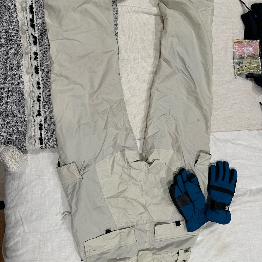 Ski snowboard pants and gloves combo!! Fits a women's M. - Picture 6 of 10
